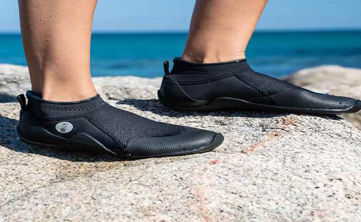 SKASO Water Shoes Barefoot Sock Shoes for Women Men Mesh Non Slip Beach  Socks Slip On : : Clothing, Shoes & Accessories
