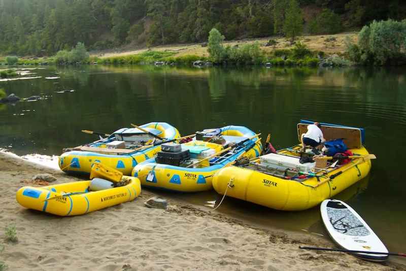 Rafts For Boating 101: Best Dinghy &Amp; Lifeboat Uses 13 rafts for boating